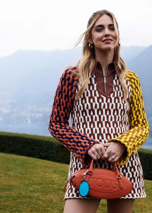 بأسلوبٍ إيطاليّ عريق – تعرّفي إلى والدة Chiara Ferragni وشقيقتيها