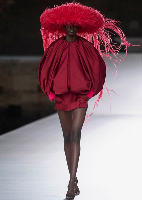 كوني أوّل من يكتشف مجموعة Valentino للأزياء الراقية