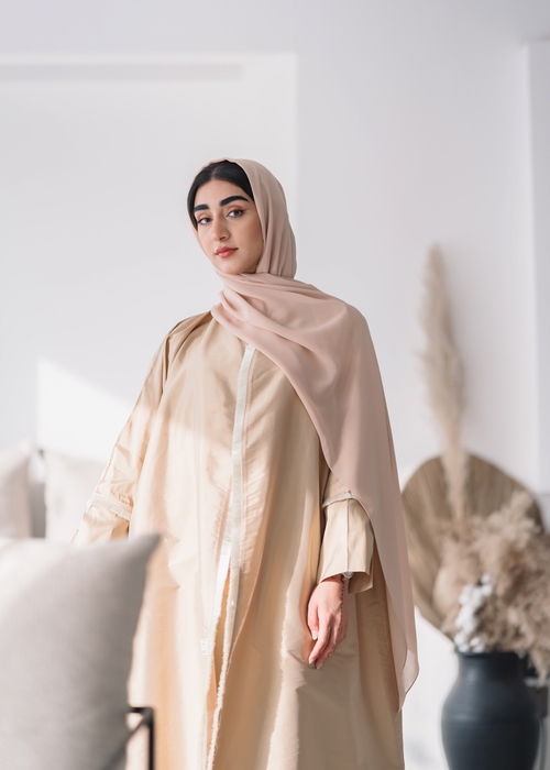إماراتيات رائدات في صناعة الأزياء والمجوهرات