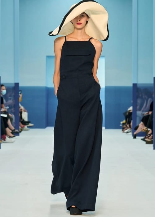 Max Mara في أسبوع الموضة في ميلانو لربيع وصيف 2023