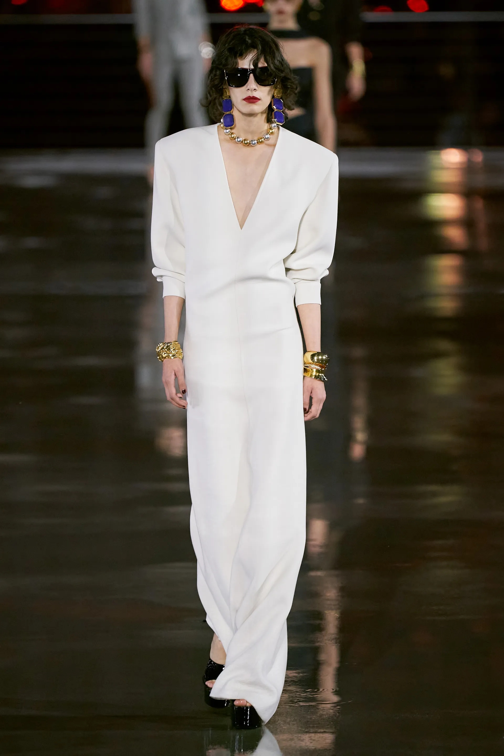 شاهدي عرض أزياء Saint Laurent لصيف 2023