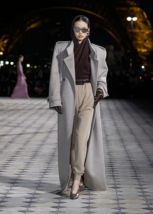 دار Saint Laurent يعرض مجموعته الجديدة لصيف 2023