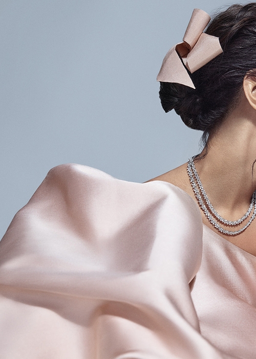 دليل كلّ عروس لإطلالة استثنائيّة في يوم زفافها مع مجوهرات Tiffany & Co