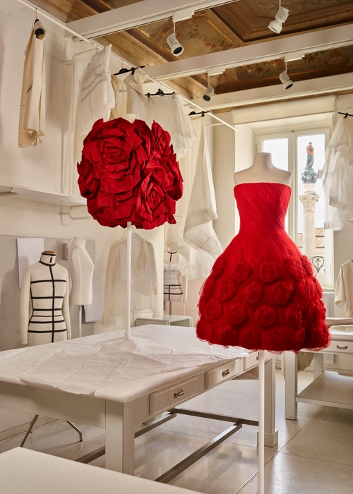 معرض Forever Valentino الأضخم في تاريخه والأول في الشرق الأوسط