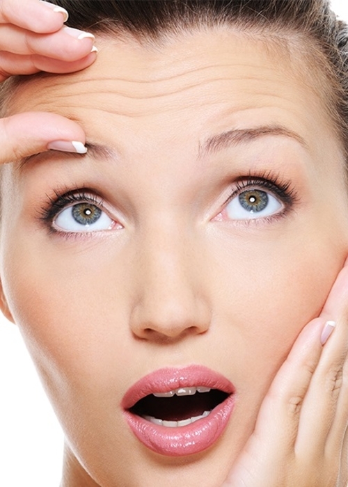 طرق طبيعية لعلاج تجاعيد الجبهة