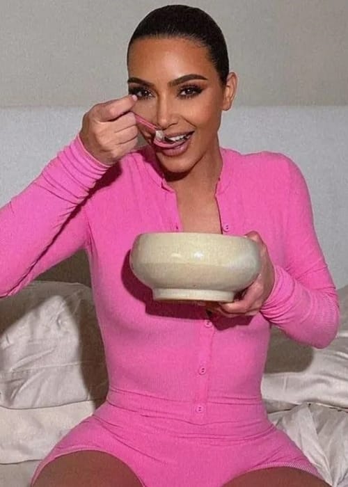 ما هو الغذاء الخارق الذي تضيفه Kim Kardashian إلى فطورها؟