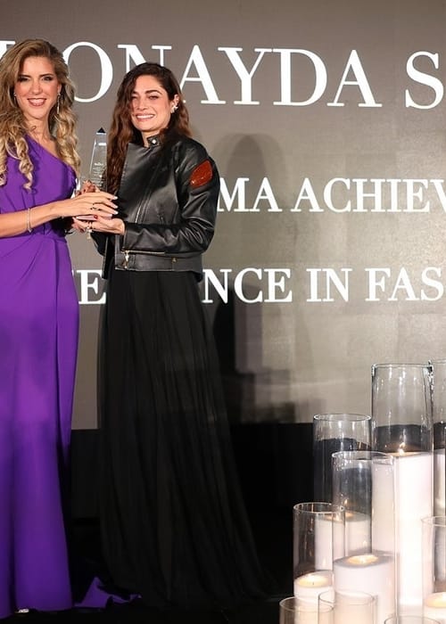 Honayda Serafi أول مصممة عربية تفوز بجائزة Enigma Award of excellence