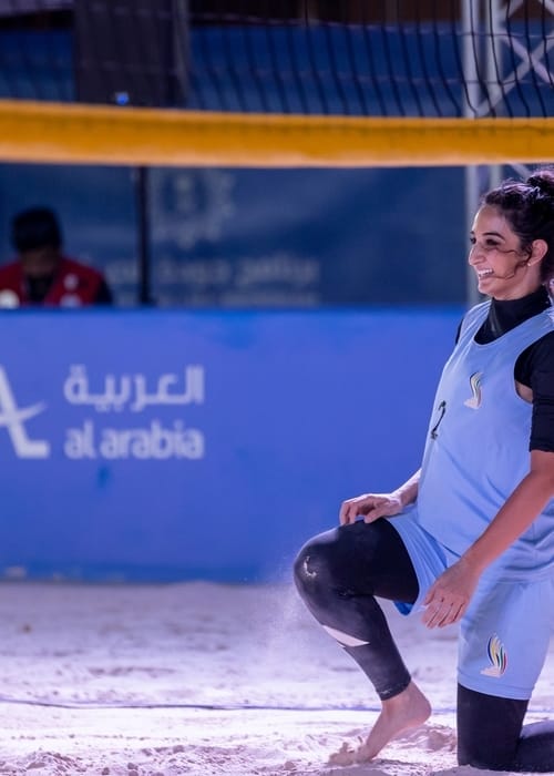رها محرق تفوز بالميدالية الذهبية في كرة الطائرة الشاطئیة في السعودية