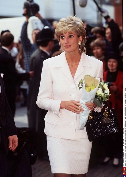 حقيبة الأميرة ديانا المفضلة من Dior بإصدار جديد!