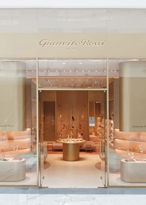 بعد قطر علامتنا المفضّلة من الأحذية الفاخرة Gianvito Rossi تفتتح متجرها الأوّل في دبي