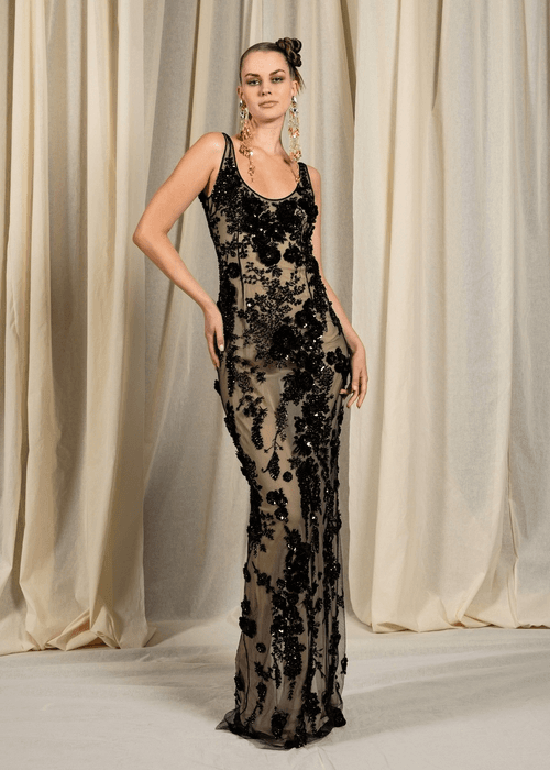 لأول مرة في مصر، Naeem Khan يعرض مجموعته لربيع وصيف 2023