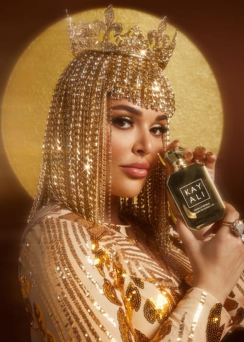Mona Kattan تبحث عن نفحات الفانيليا بلمسة جريئة