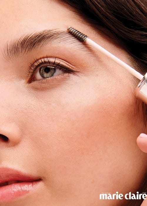 Fluff Up Brow Wax من Benefit Cosmetics يضمن لك حواجب محدّدة ومشذّبة