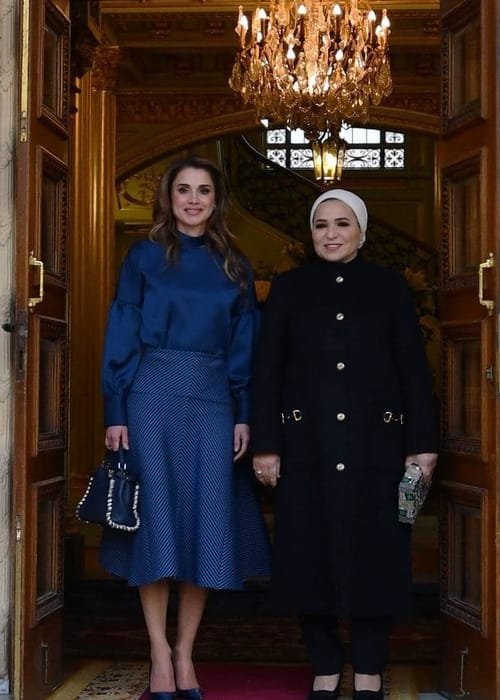 الملكة رانيا وحفاوة إستقبال السيدة إنتصار السيسي!