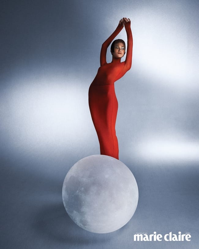 الإطلالة كلّها من Maison Alaïa