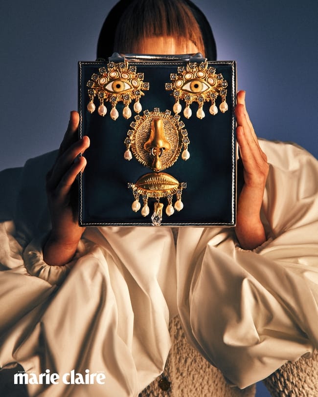 الإطلالة كلّها من Schiaparelli