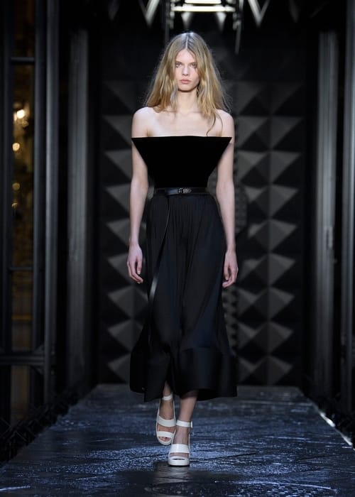 Louis Vuitton تعرض مجموعة Cruise على هذه الجزيرة