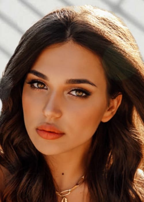 صبغات تناسب البشرة الحنطية وتعكس جمالها