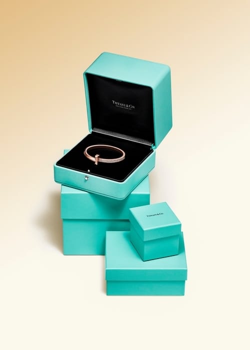 اختاري هدية عيد الأم من .Tiffany & Co