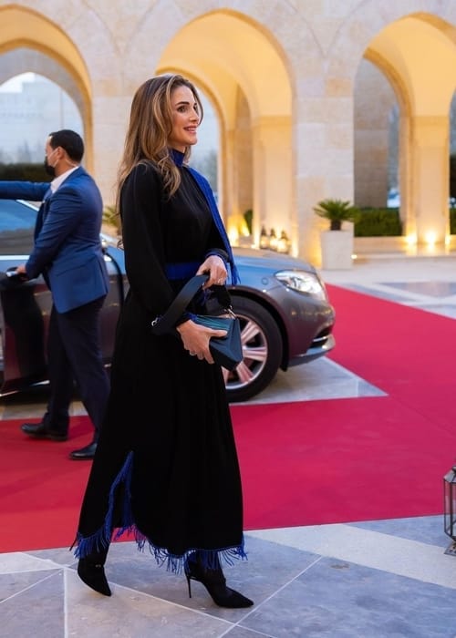 الملكة رانيا تضج اناقة في افطار العائلة المالكة الاول
