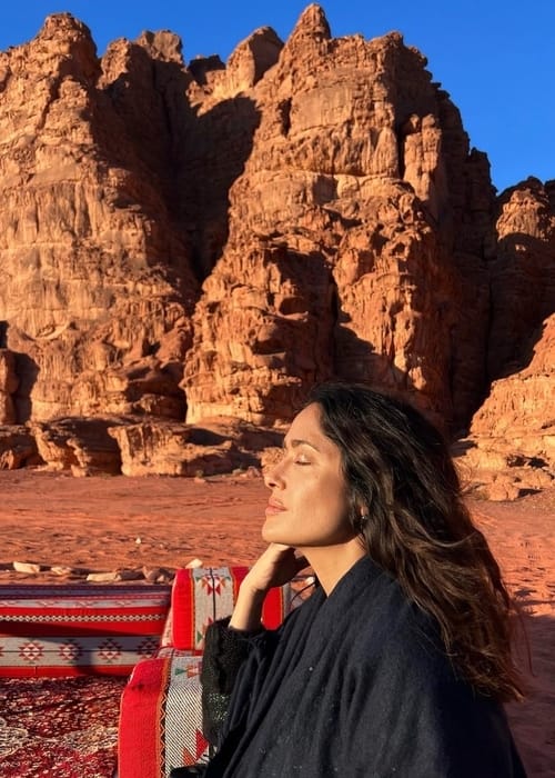 سلمى حايك بأجواء عربية في الاردن