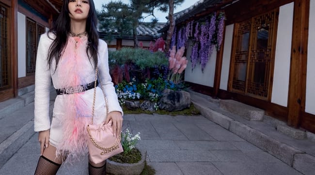حقيبة Chanel 22 تعود مجددًا مع النجمة Jennie