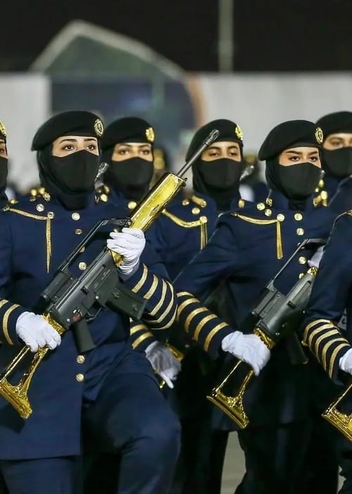 للمرة الأولى مجندات سعوديات في تنظيم العمرة
