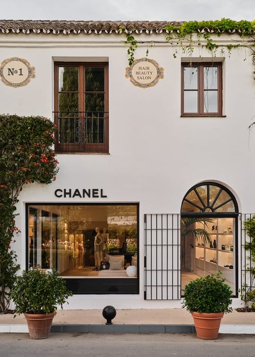 Chanel تفتتح بوتيكاتها الموسمية لهذا الصيف