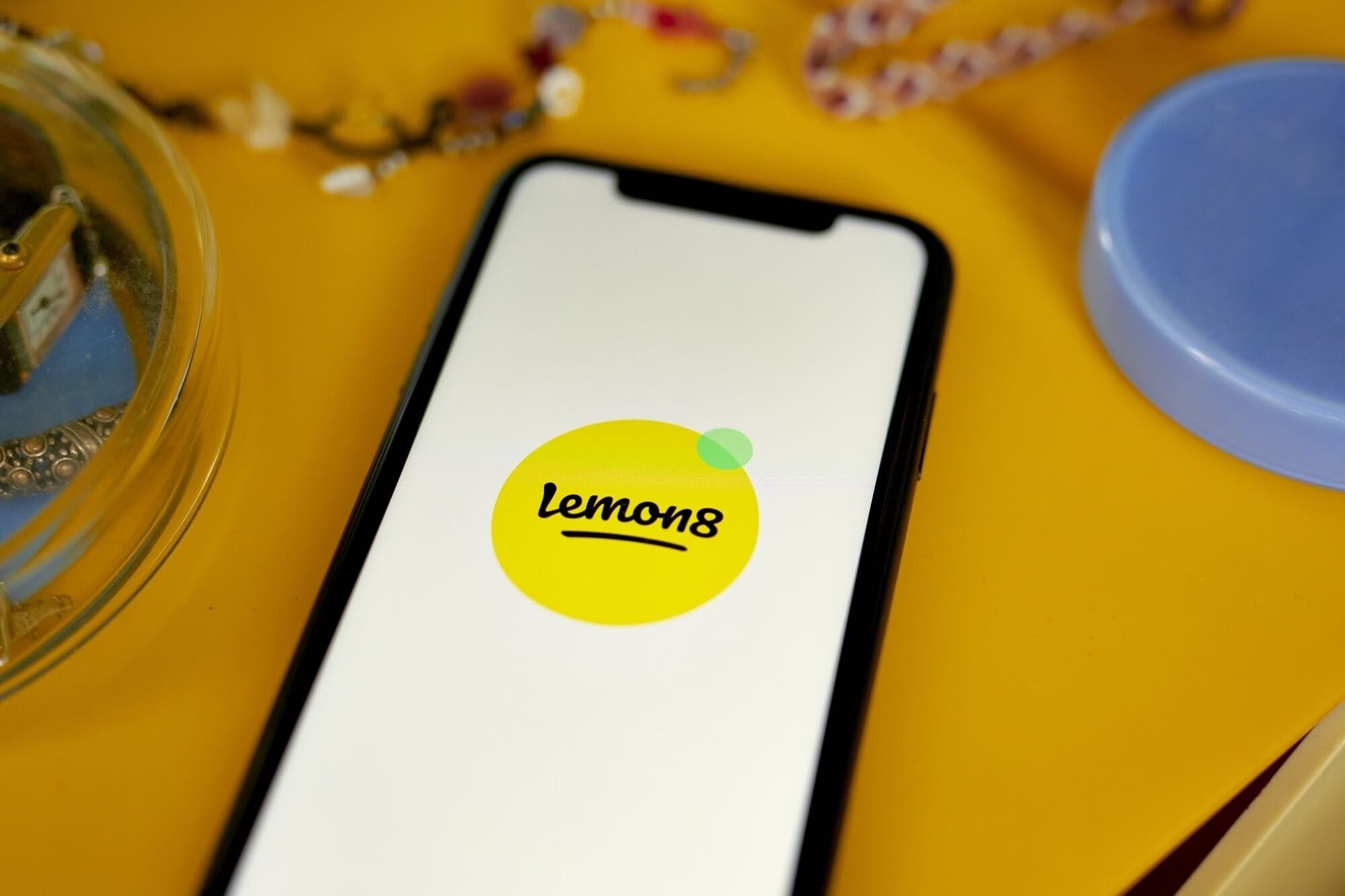 تطبيق مخصص للموضة ينافس واتساب وتيك توك