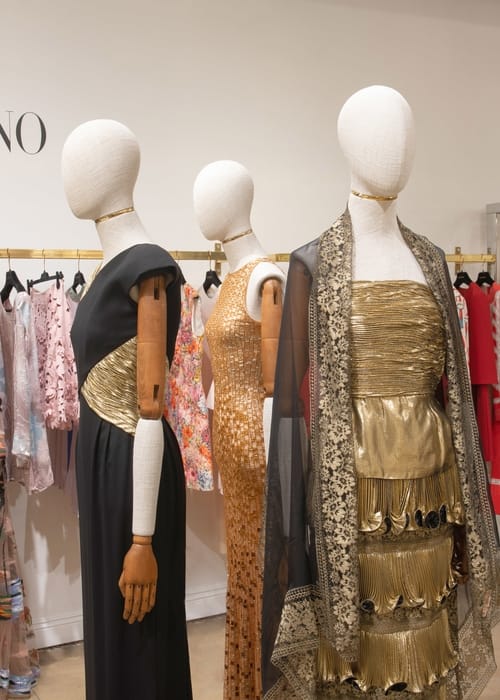 Valentino يعيد إحياء القطع الأيقونية من خلال مبادرة Valentino Vintage