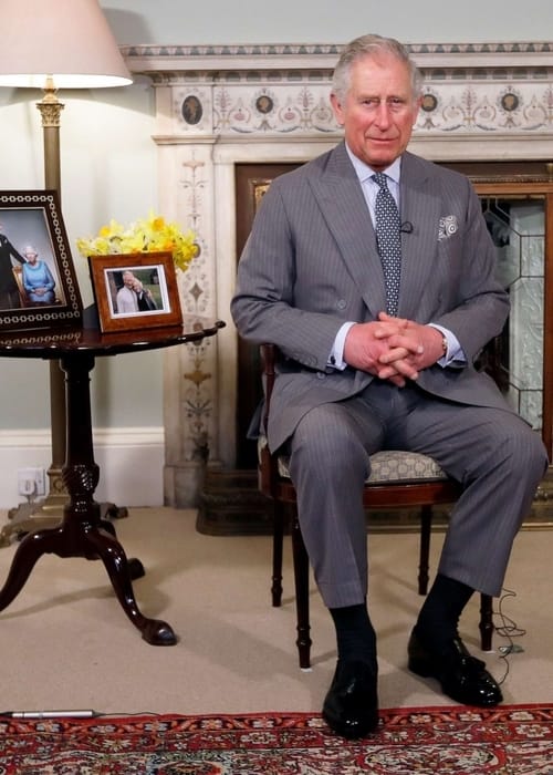 شاهدي الأمير تشارلز وهو صغير