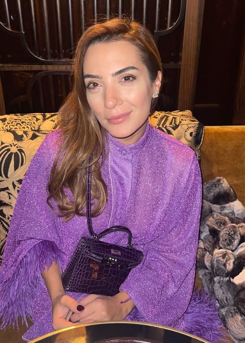 لينا عون تزورتسيس تجمع بين المجوهرات الفاخرة والفنّ كوسائل التعبير