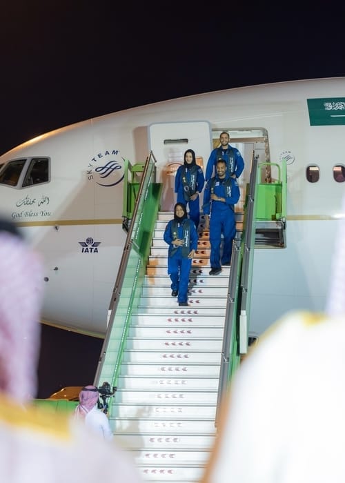 رواد الفضاء السعوديون يعودون الى ارض الوطن