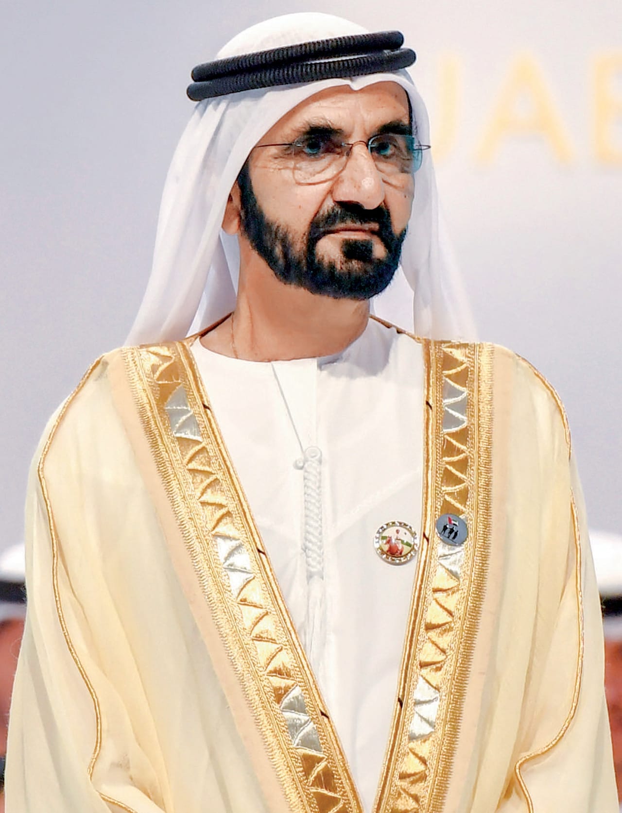الشيخ محمد بن راشد يتصل هاتفيًا بفتاة ليهنئها على تفوقها في الدراسة
