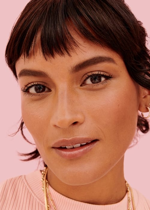 كيف تحصلين على حواجب ممتلئة من Benefit Cosmetics؟