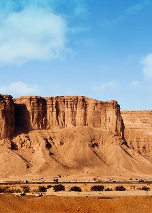 اين يقع جبل طويق؟