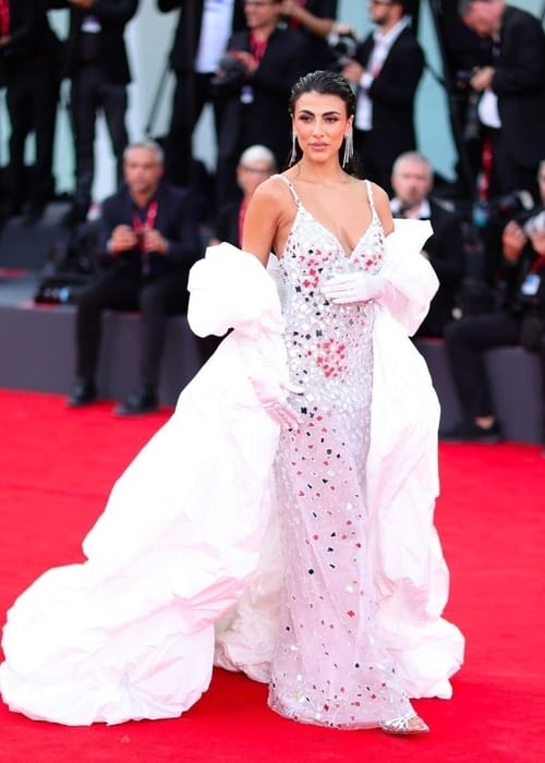 اطلالات راقية في اليوم الثاني من مهرجان البندقية السينمائي