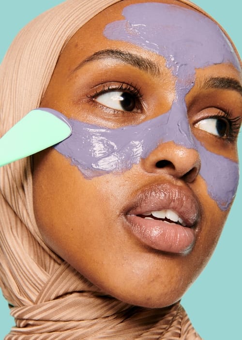 ما هو السر الخارق وراء ماسك الطين من Benefit Cosmetics؟