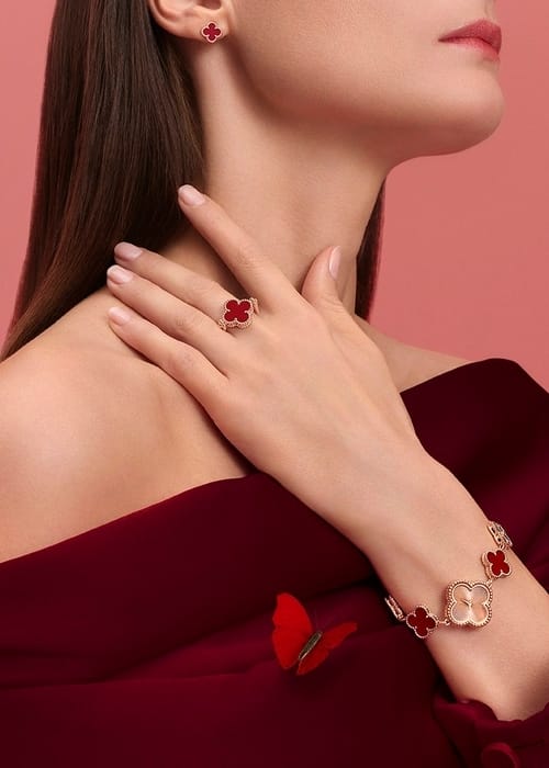 Van Cleef & Arpels تضم تصاميم جديدة إلى مجموعة ألامبرا