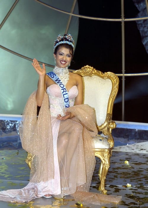صور من الذاكرة لحظة تتويج اشواريا راي ملكة جمال العالم 1994