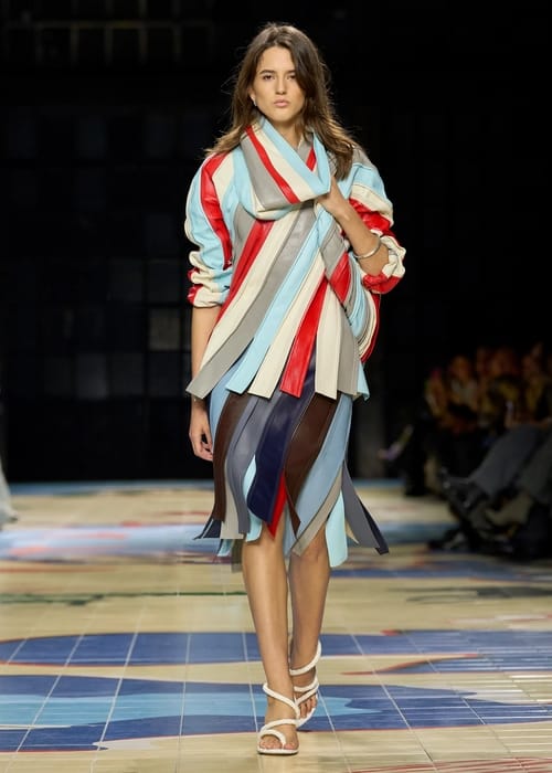 رحلة عبر القارات والمحيطات مع Bottega Veneta  لربيع وصيف 2024