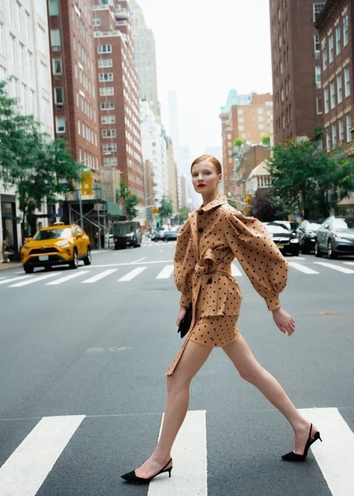 ما الذي يجمع Carolina Herrera وأسبوع دبي للموضة؟