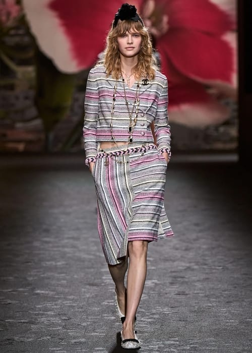 الخطوط تطغى على قطع Chanel لربيع وصيف 2024