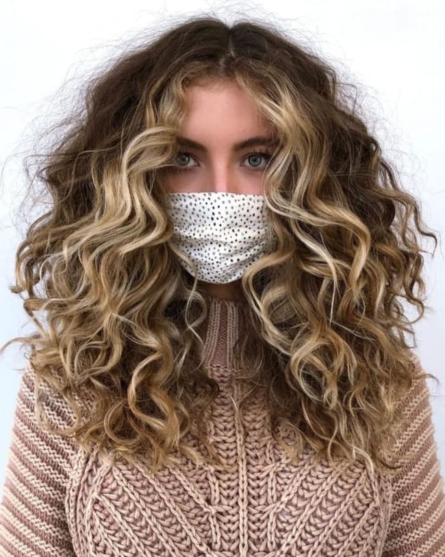 Super-Messy-Light-Tipped-Dark-Curls.jpg