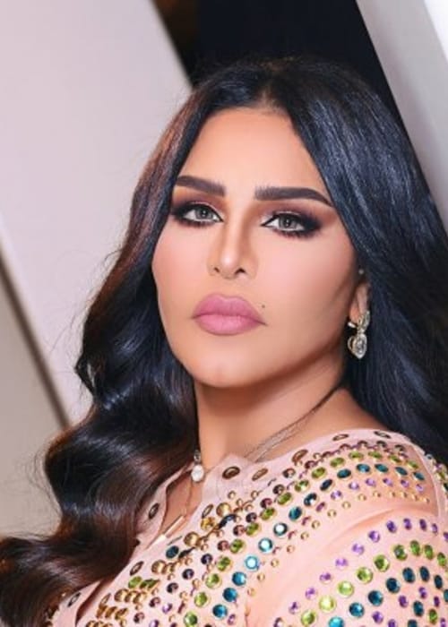 صور احلام بدون مكياج تظهر بشرتها المثالية