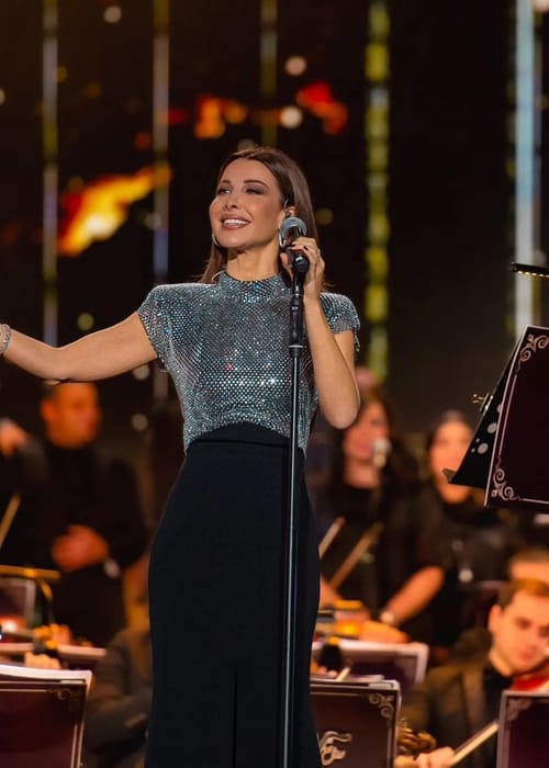 نانسي عجرم تطرب الجمهور في روائع بليغ حمدي مع مجموعة من الفنانين