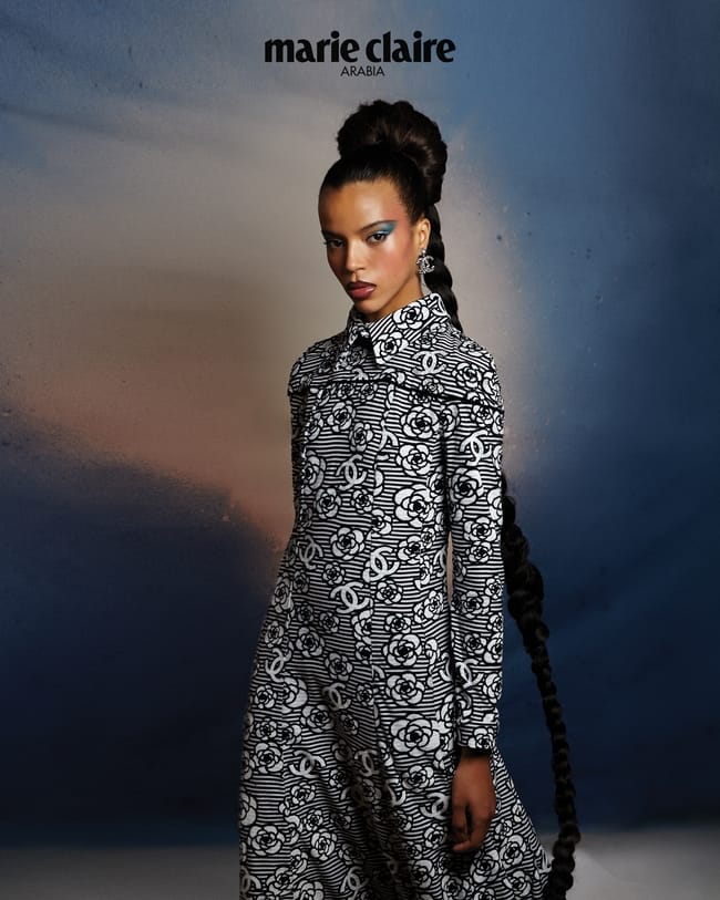 فستان وأقراط من Chanel