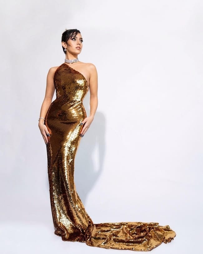 ستيفاني عطالله بمجوهرات من Bvlgari وفستان من Mariane Bechara
