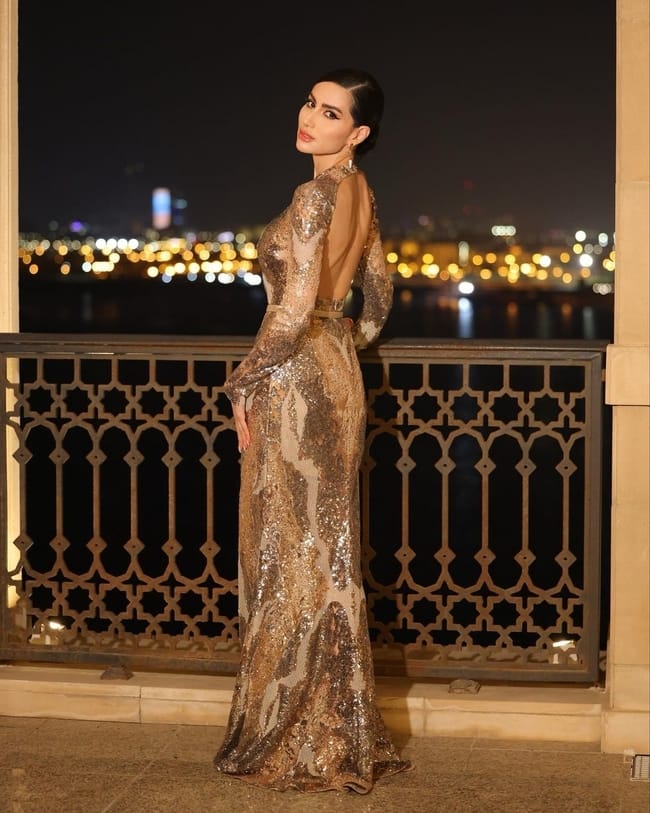 ديالا مكي بفستان من توقيع إيلي صعب ومجوهرات VHERNIER