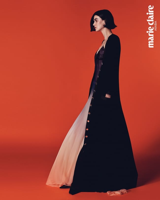 فستان ومعطف من Alexis Mabille Couture وخواتم من Clergé